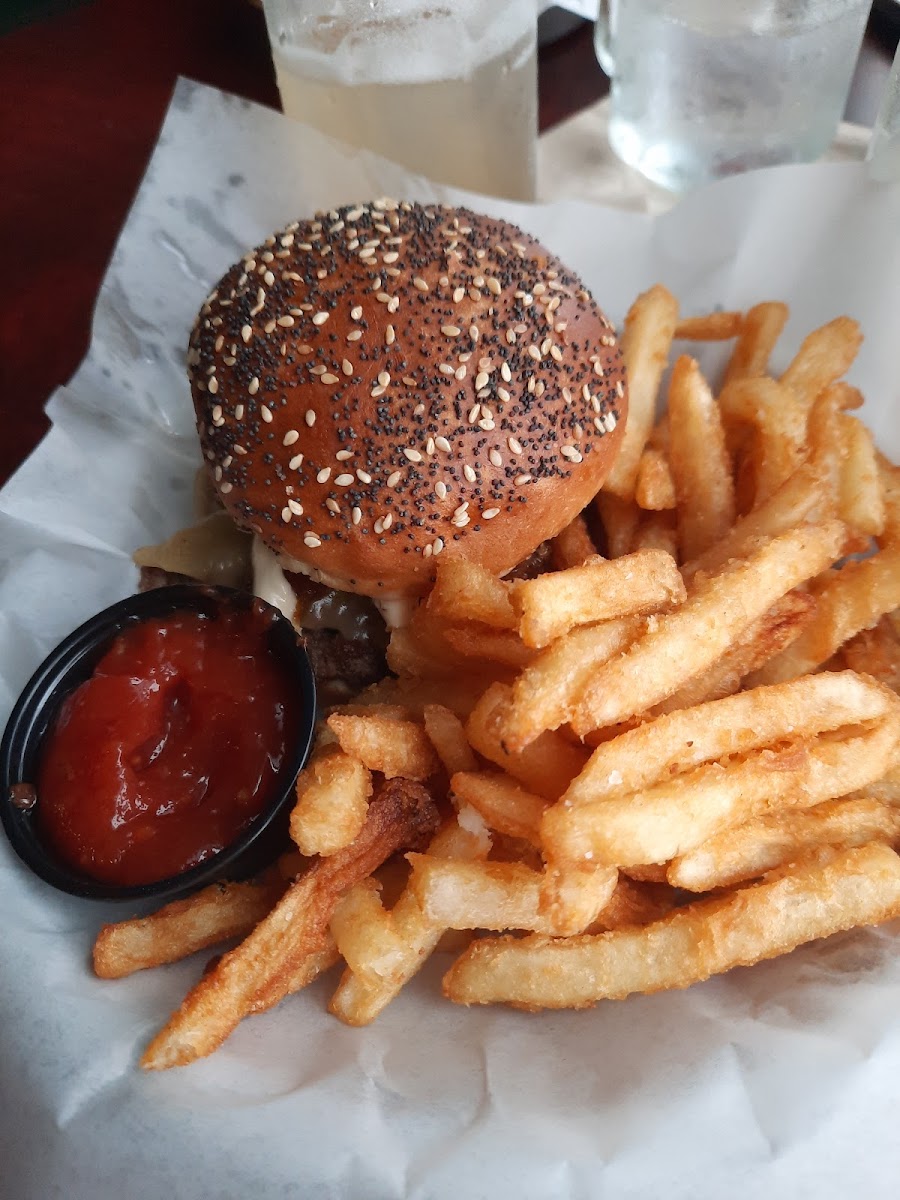 Mary Jane Burgers & Brew-5