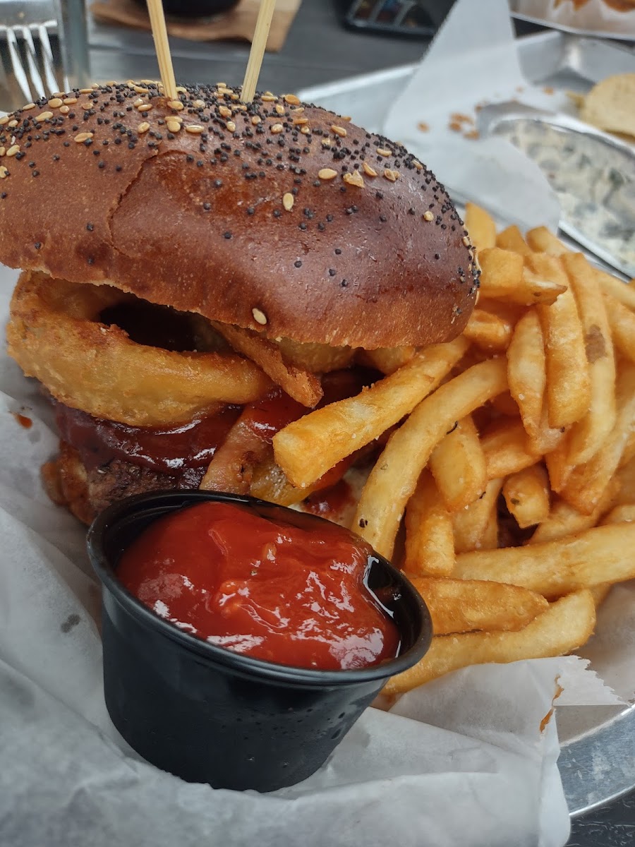 Mary Jane Burgers & Brew-8